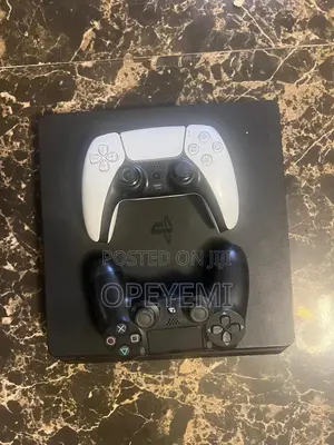 Ps4 Slim Console + 2 Controllers + Games (Not Jailbroken)