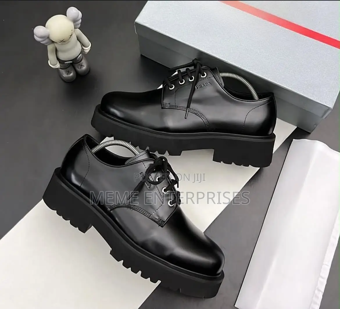 Plain Black Laced Shoe 