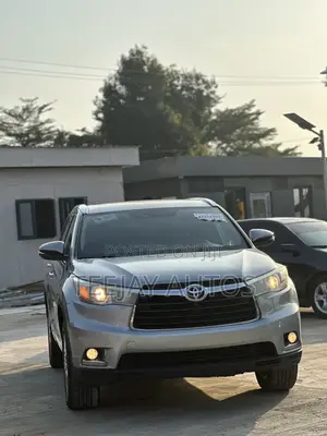 Toyota Highlander XLE V6 4x2 (3.5L 6cyl 6A) 2016 Silver