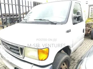 Ford E-350 2002 White