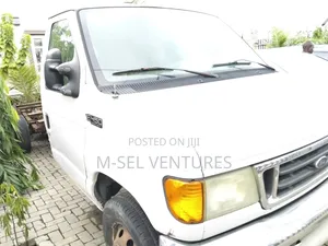 Ford E-350 2002 White