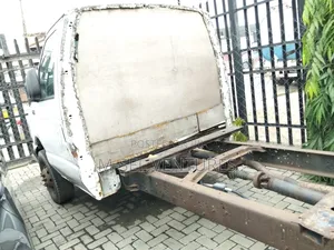 Ford E-350 2002 White