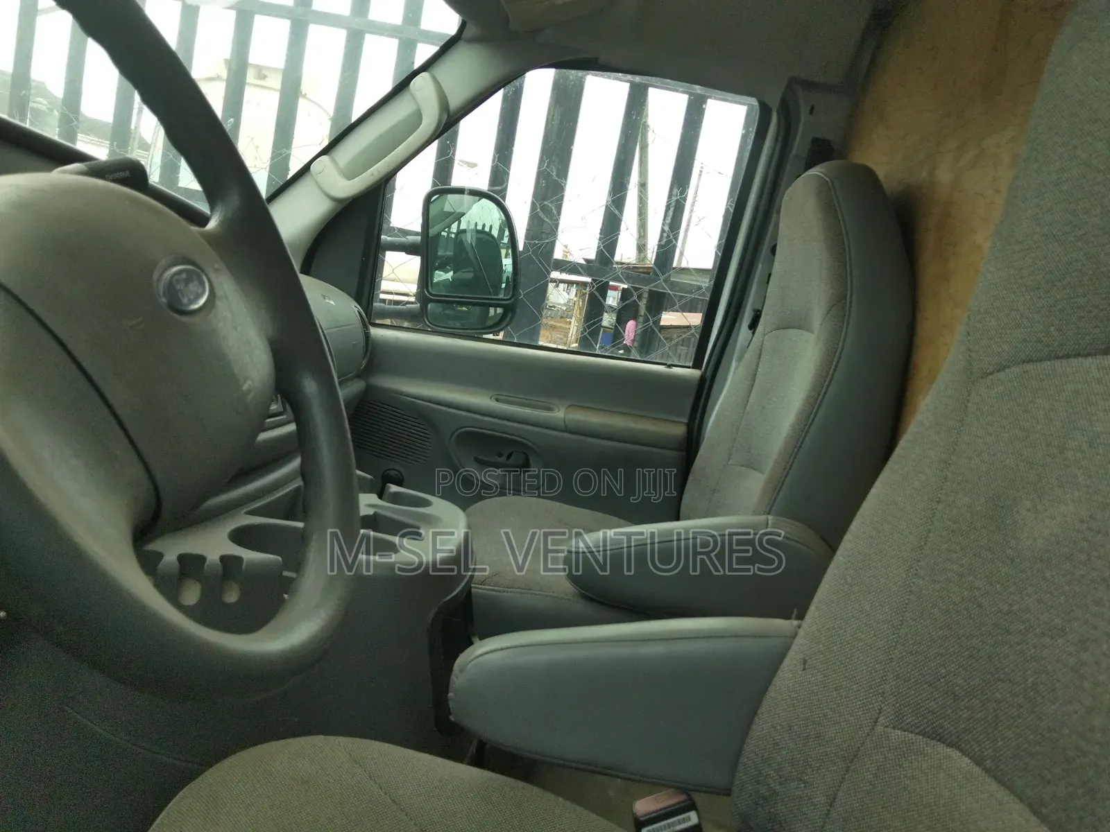 Ford E-350 2002 White
