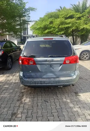Toyota Sienna LE 7 Passenger 2010 Blue
