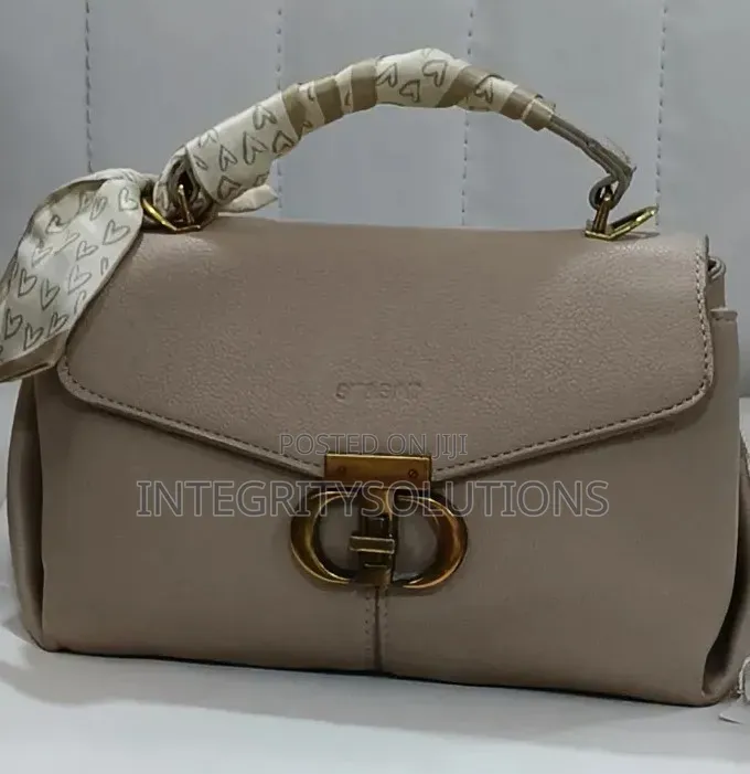 St Sat Leather Hand Bag
