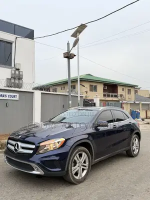 Mercedes-Benz GLA 250 2017 Blue