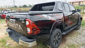 Toyota Hilux 2018 Black
