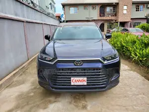 Toyota Highlander XLE 2025 Blue