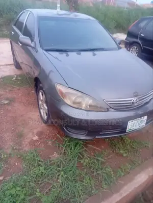 Toyota Camry SE 4dr Sedan (2.4L 4cyl 5A) 2005 Gray