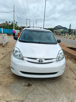 Toyota Sienna LE 7 Passenger 2010 White