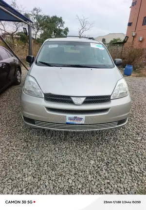 Toyota HiAce 2005 Silver