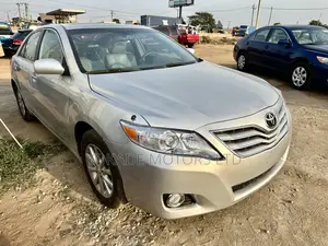Toyota Camry XLE V6 4dr Sedan (3.5L 6cyl 6AM) 2010 Silver