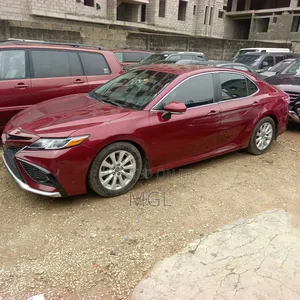 Toyota Camry LE 4dr Sedan (2.5L 4cyl 6A) 2017 Red