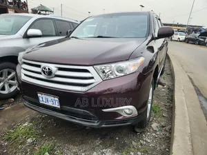 Toyota Highlander 3.5L 4WD 2013 Purple