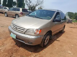 Toyota Sienna 2001 Gray