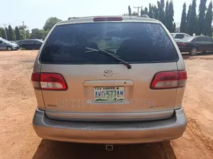 Toyota Sienna 2001 Gray