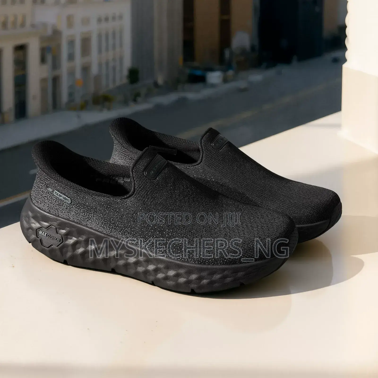 Skechers Max Cushion