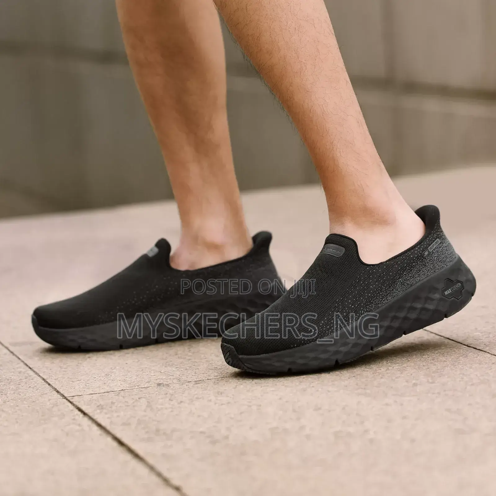 Skechers Max Cushion