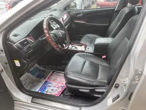 Toyota Camry XLE 4dr Sedan (2.5L 4cyl 6A) 2013 Silver