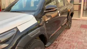New Toyota Hilux 2025 Black