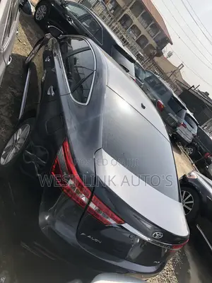 Toyota Avalon XLE FWDSedan (3.6L 6cyl 6A) 2016