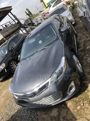 Toyota Avalon XLE FWDSedan (3.6L 6cyl 6A) 2016