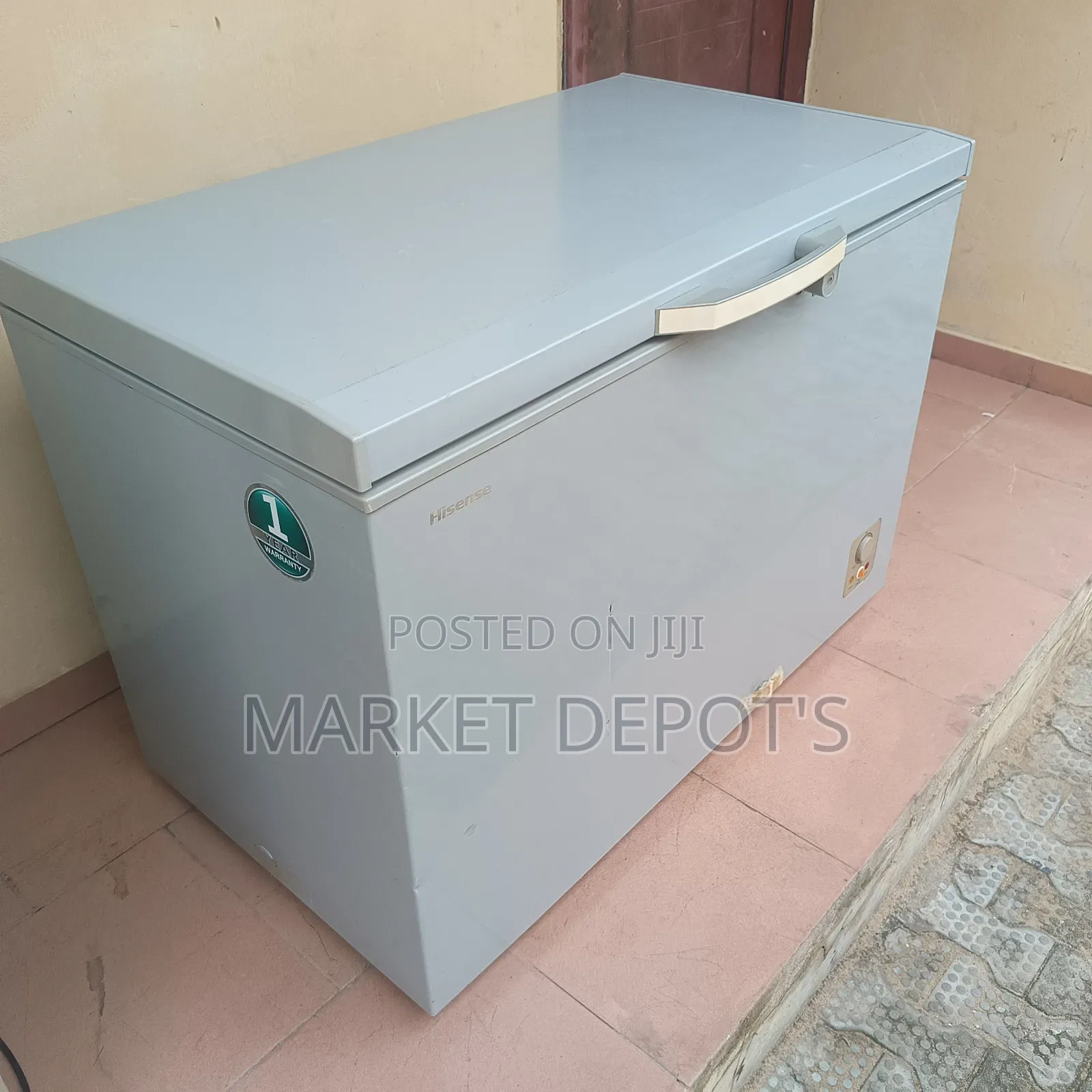 Hisense 310l Freezer.