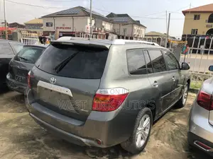Toyota Highlander Base 2010