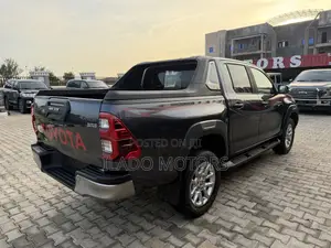 Toyota Hilux 2021 Gray