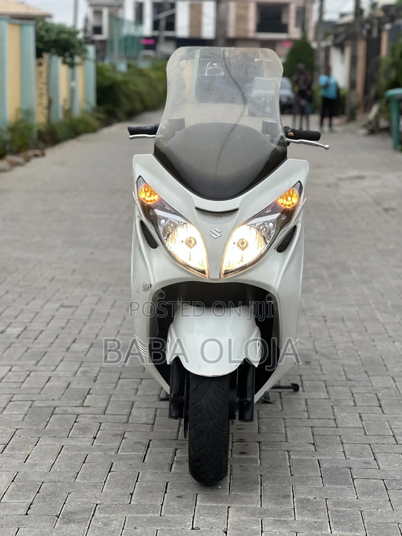 Suzuki Burgman 2017 White