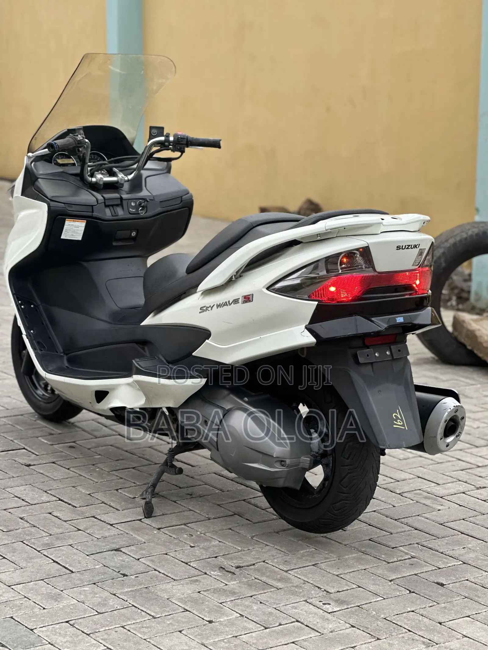 Suzuki Burgman 2017 White