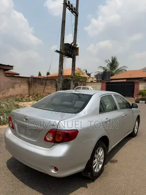 Toyota Corolla LE 4dr Sedan (1.8L 4cyl 4A) 2010 Silver