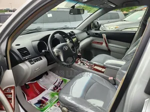 Toyota Highlander Base 2010 Silver