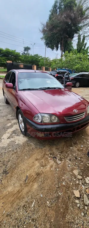 Toyota Avensis 2001 Red