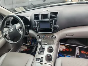 Toyota Highlander 3.5L 4WD 2013 Silver