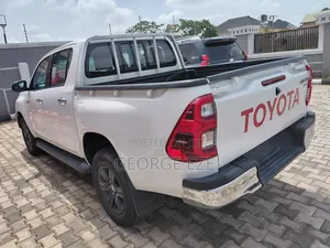 New Toyota Hilux 2025 White