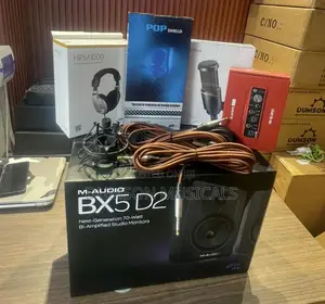 Bx5d2 Studio Monitor, 2i2 Scarlett Soundcard, At2020,Hpm1000 Headphone
