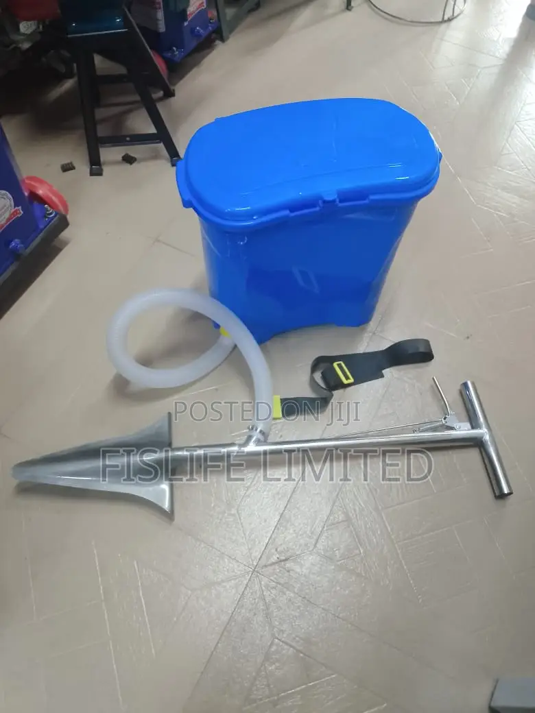 Fertilizer Applicator With Shovel