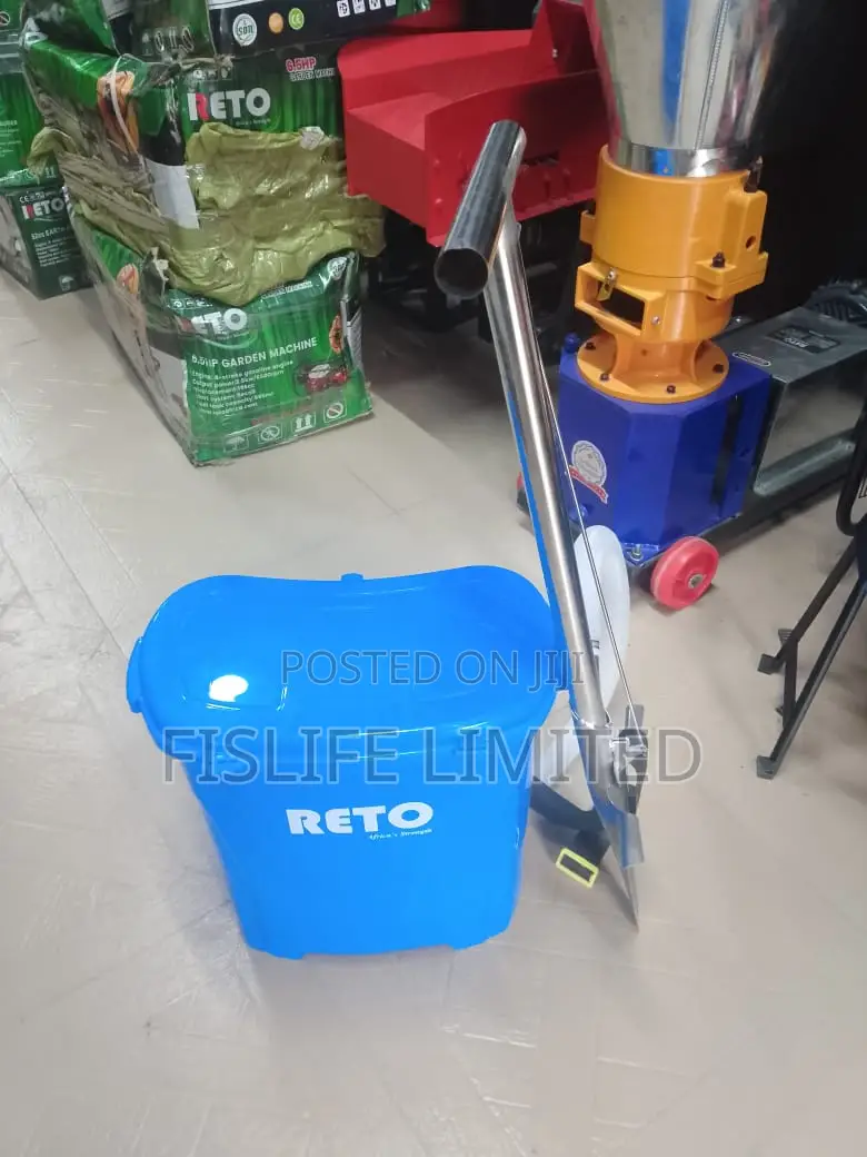 Fertilizer Applicator With Shovel