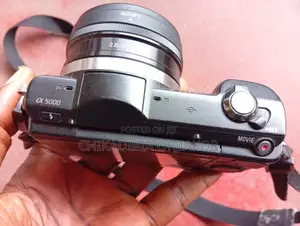 Sony A5000 Creator Kit + 20mm F/2.8 Prime Lens Ultra-Wide Converter