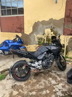 Honda CB 2005 Blue