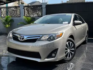 Toyota Camry L 4dr Sedan (2.5L 4cyl 6A) 2013 Gold