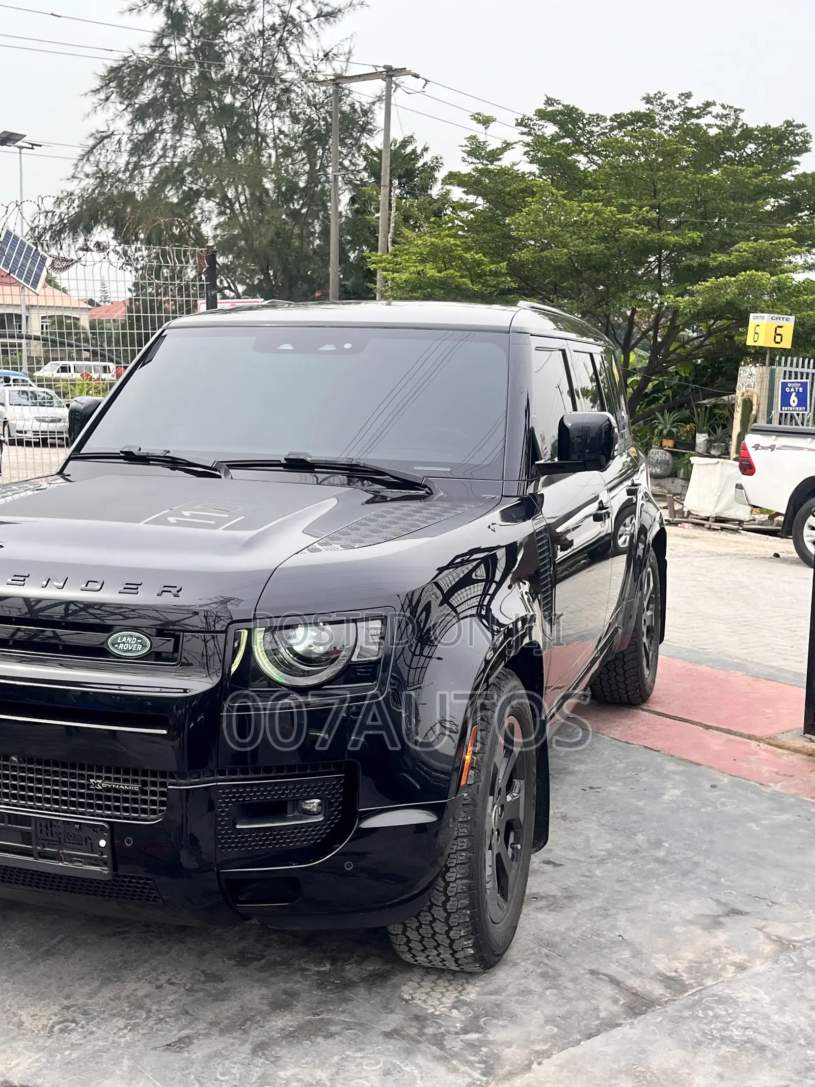 Land Rover Defender 2024 Black