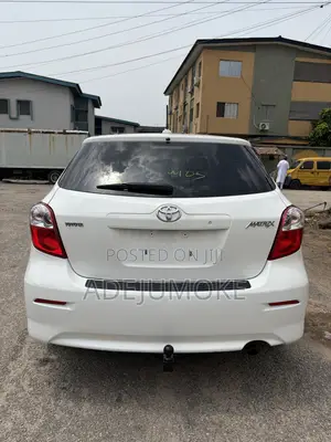 Toyota Matrix S Hatchback AWD (2.4L 4cyl 4A) 2010 White