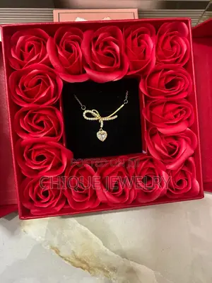 Dainty Necklace and Rose Box