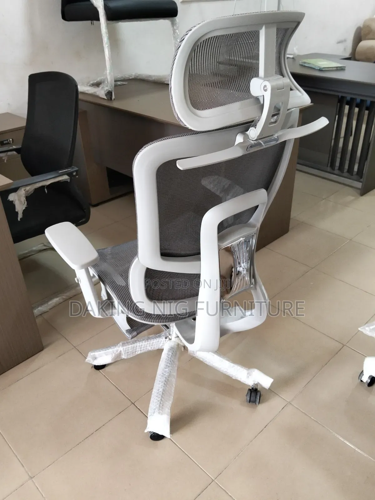 Very Strong Mesh Chair With Relaxing Leg