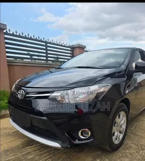 Toyota Yaris LE Hatchback 3dr 2015 Black