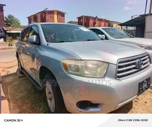 Toyota Highlander Base 2010 Silver