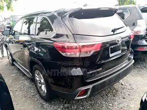 Toyota Highlander Limited Platinum 4x2 V6 (3.5L 6cyl 8A) 2017 Black