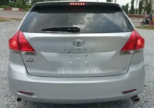 Toyota Venza XLE 2010 Silver
